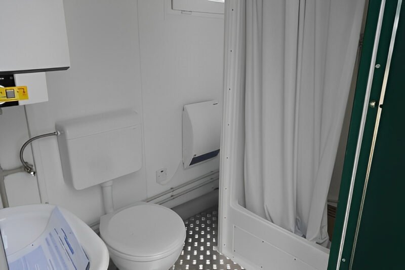 8Ft x 5Ft Mains Toilet/Shower - Image 5
