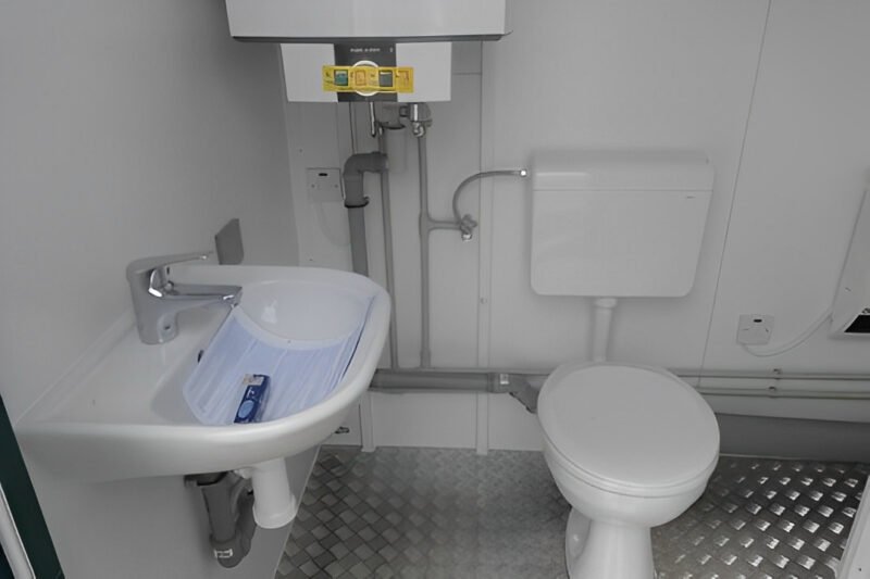 8Ft x 5Ft Mains Toilet/Shower - Image 3