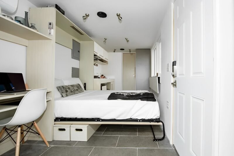 Fully Equiped 20ft Shipping Container Home - Image 6