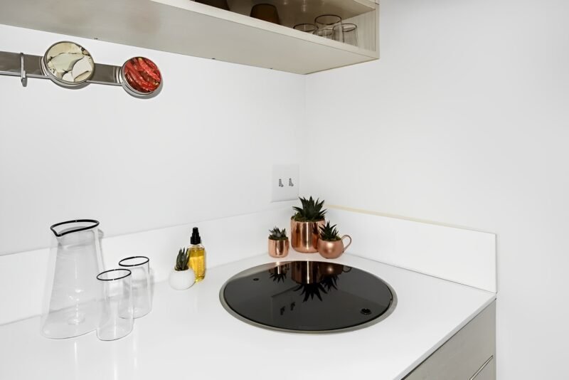 Fully Equiped 20ft Shipping Container Home - Image 9